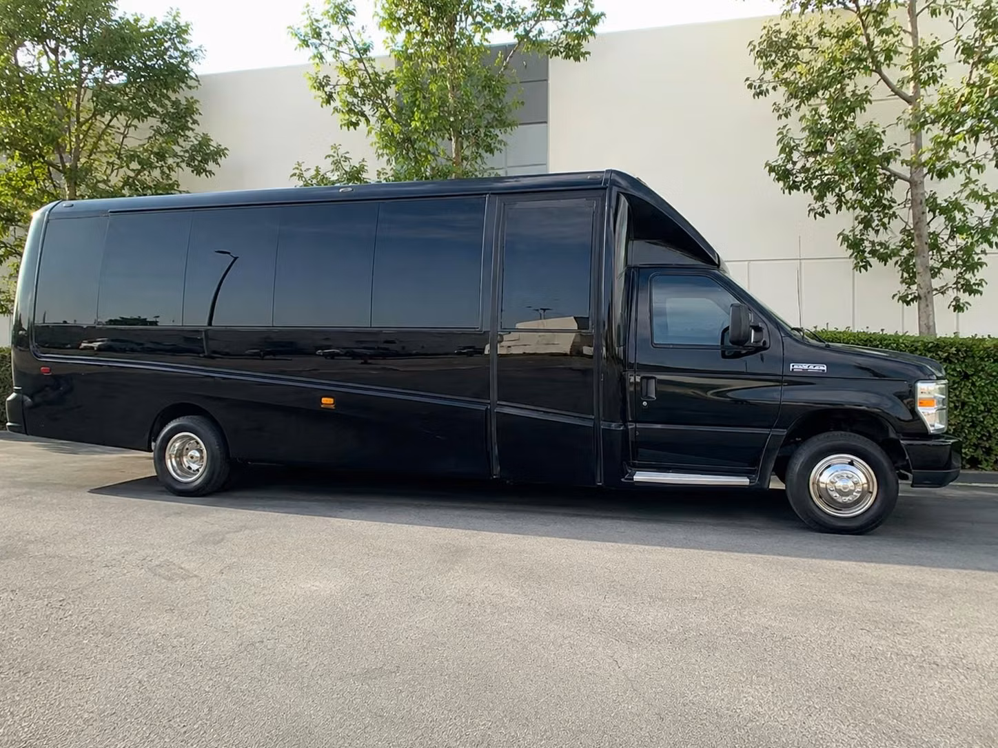 alameda 18 passenger minibus rental