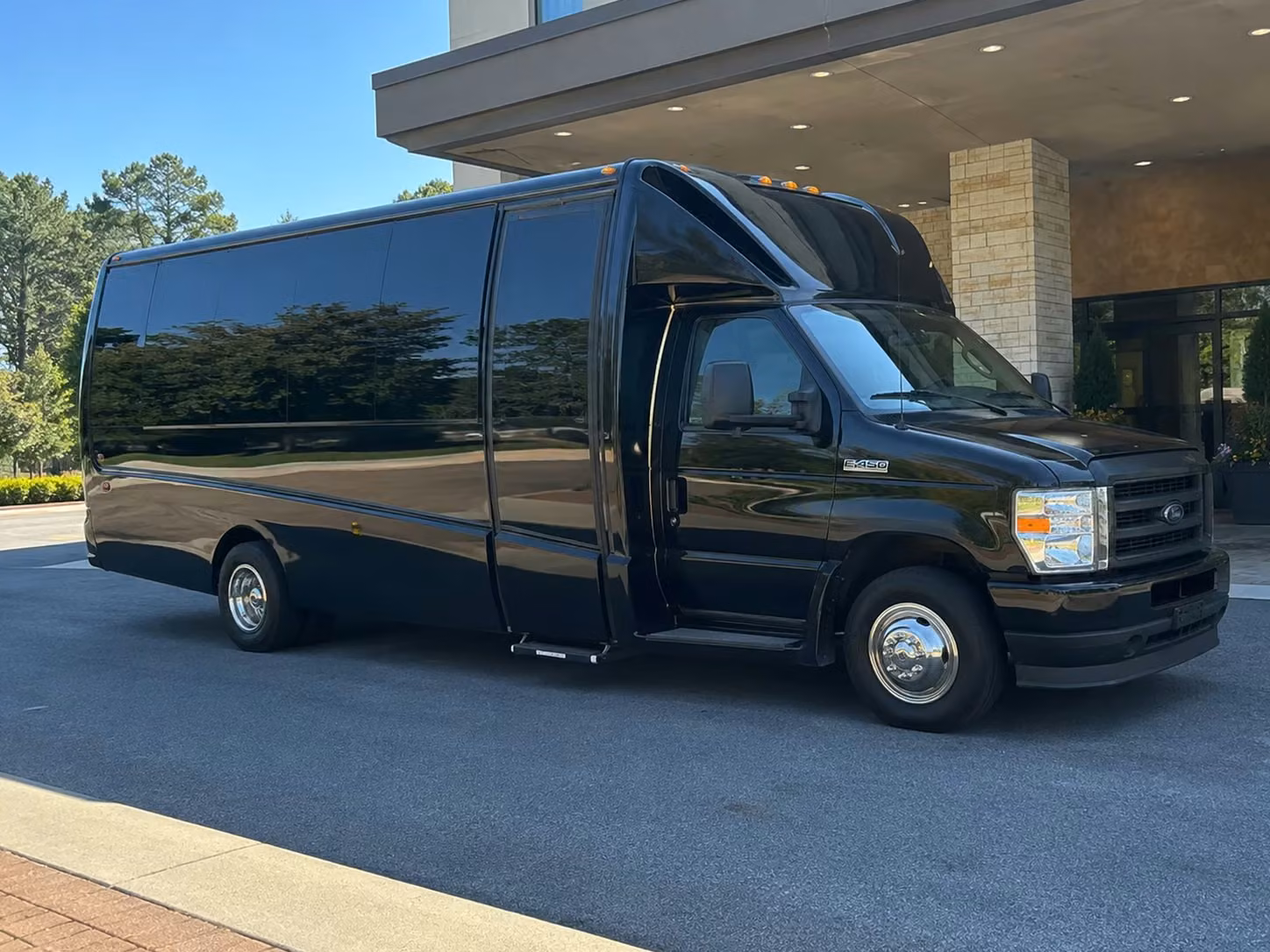 charterbusrentalalamedaca com helps alameda groups find minibuses that fit smaller prom groups perfectly